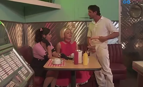 Awesome hot threeway encounter at the trendy bar
