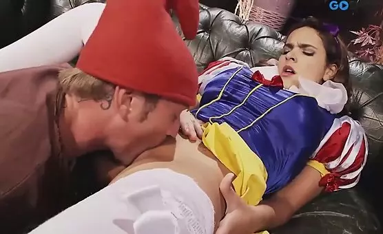 Slutty Sleeping Beauty and Her Dwarven Cocksmith